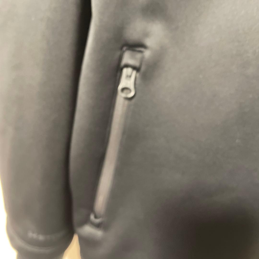 再値下げ　美品　UNDER ARMOUR ブラック アウター
