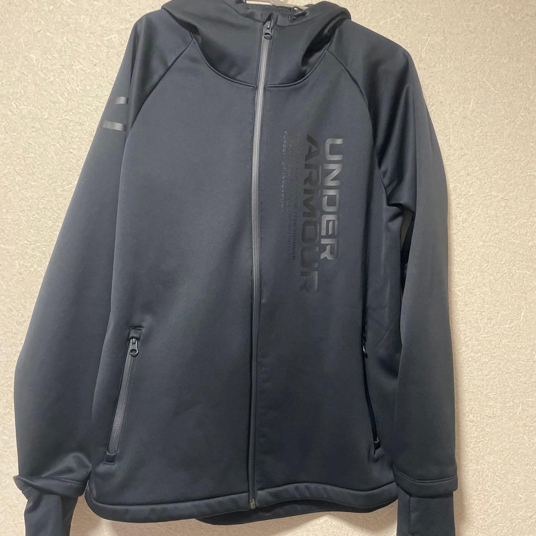 再値下げ　美品　UNDER ARMOUR ブラック アウター
