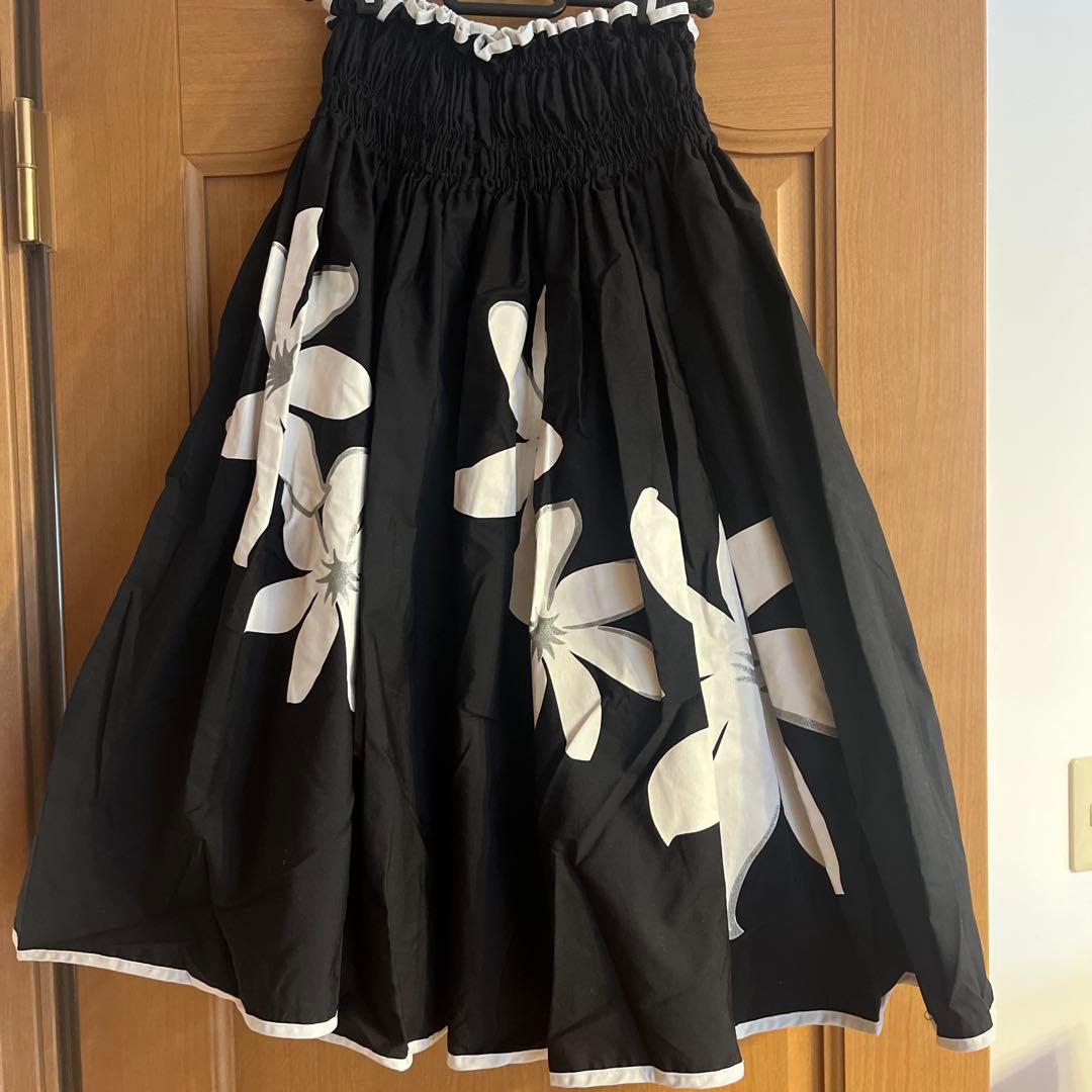 フラダンス用黒地白花柄　パウスカート