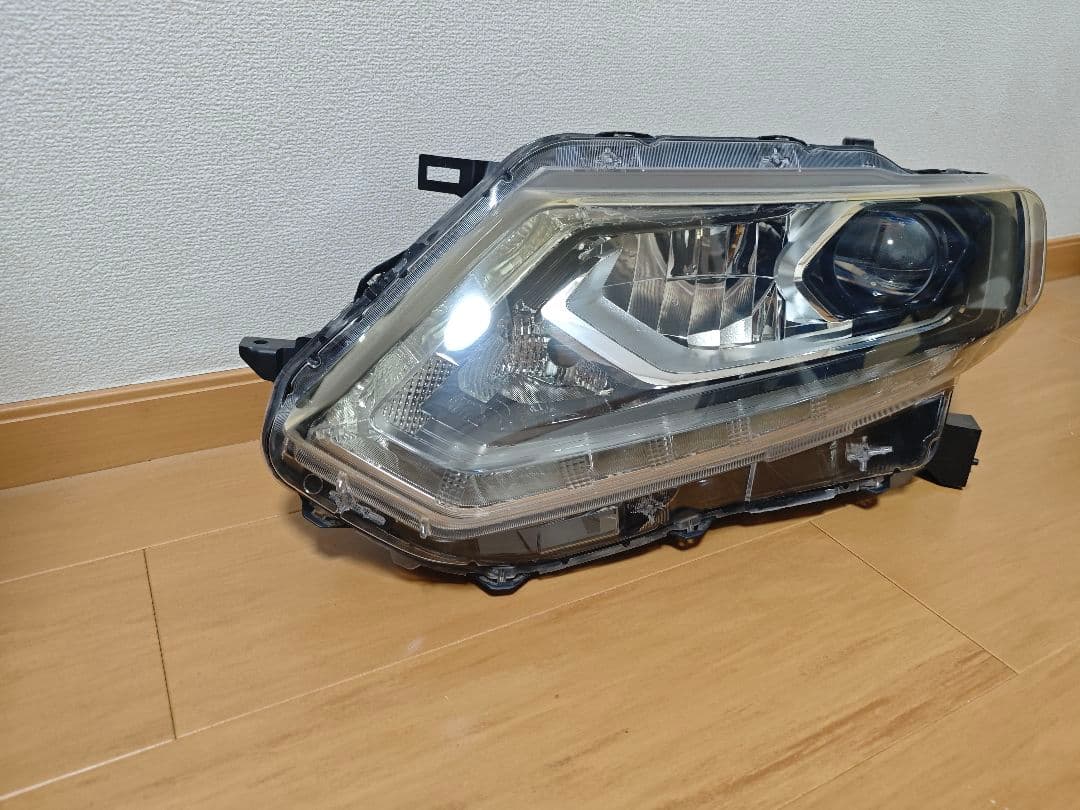日産エクストレイル 用 左側LEDヘッドライト KOITO 100-17942