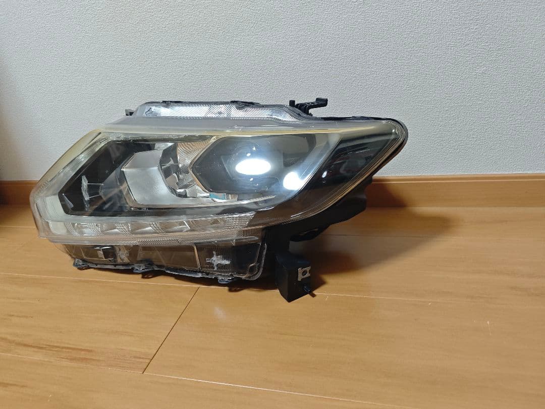 日産エクストレイル 用 左側LEDヘッドライト KOITO 100-17942