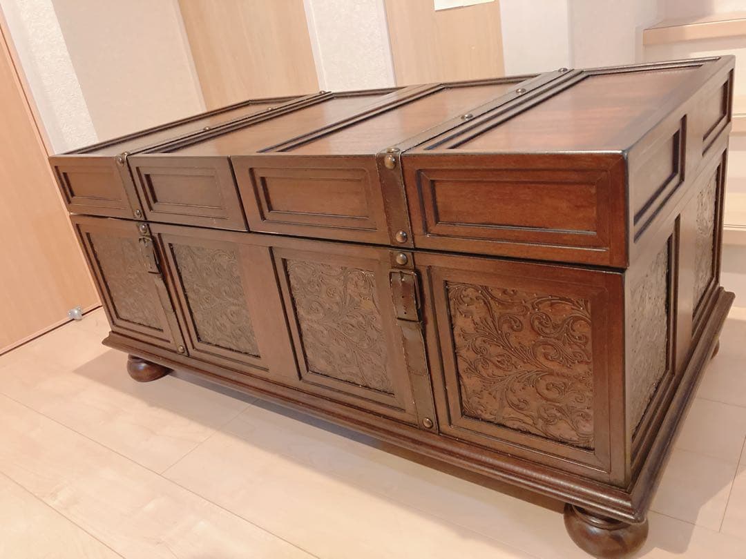Ashley furniture　コーヒーテーブル　丸脚　輸入家具　アンティーク