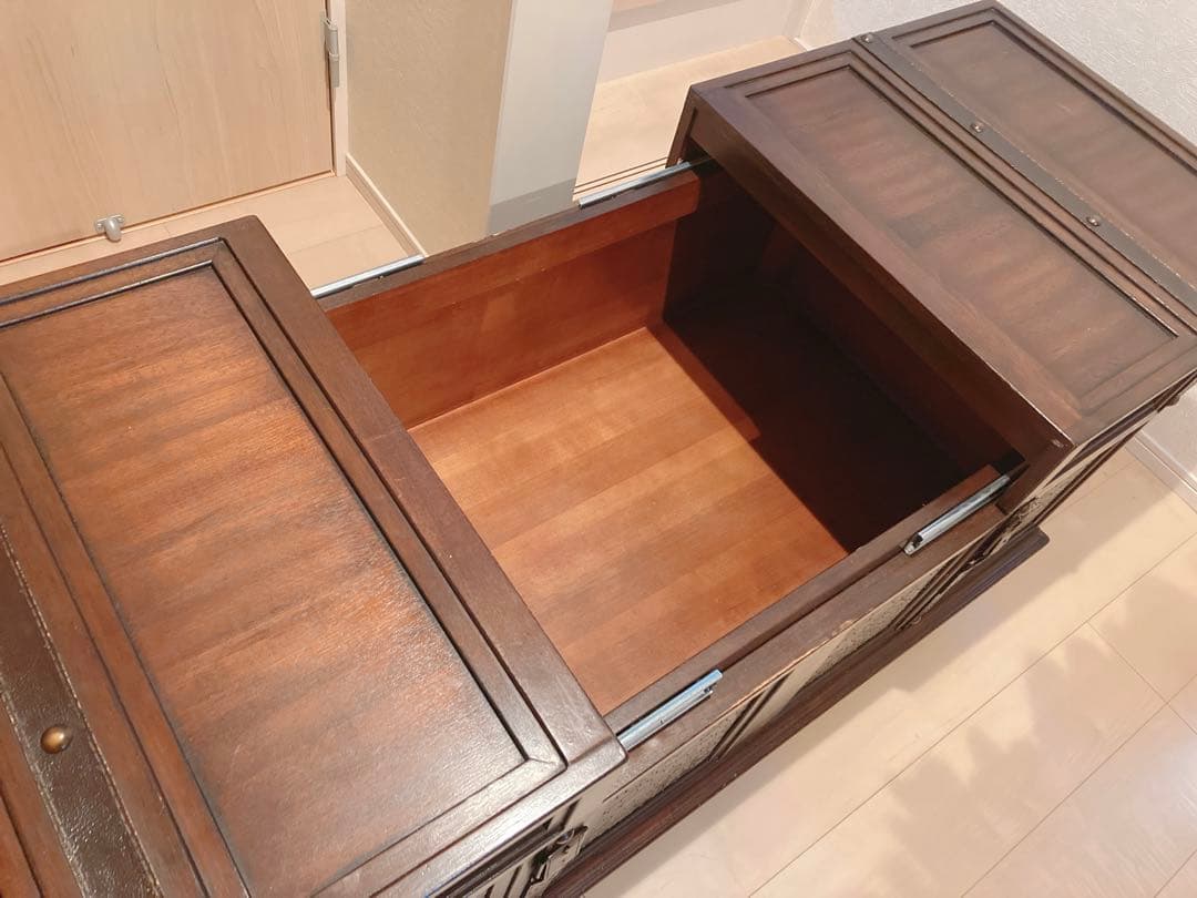 Ashley furniture　コーヒーテーブル　丸脚　輸入家具　アンティーク
