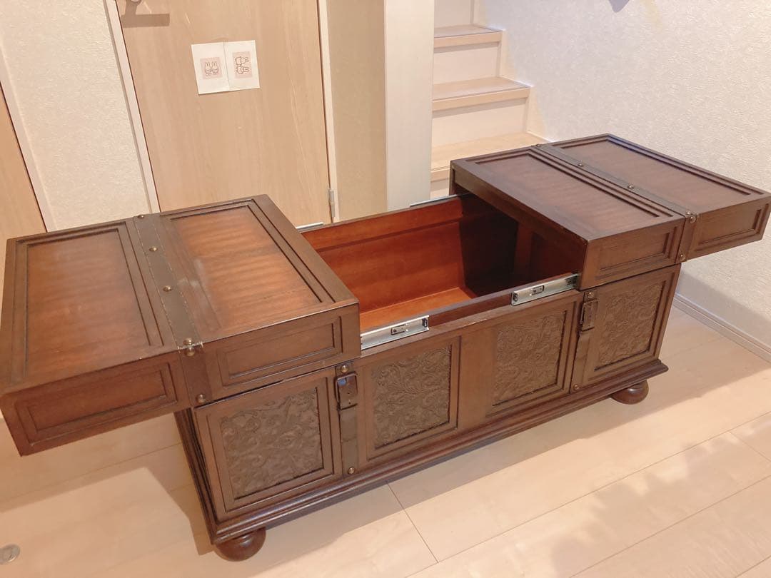 Ashley furniture　コーヒーテーブル　丸脚　輸入家具　アンティーク