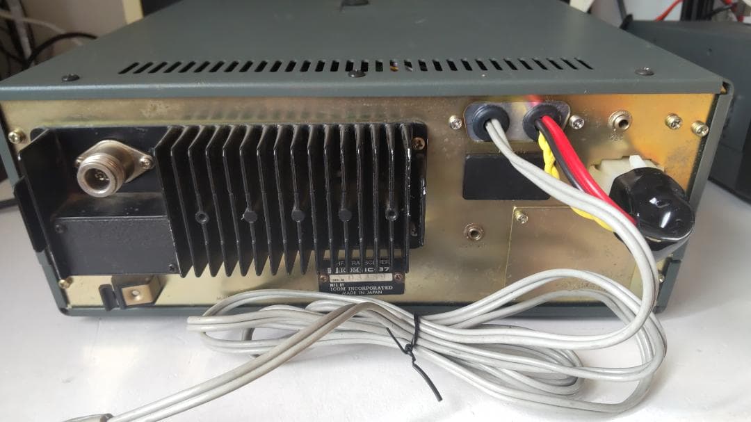 送料込みICOM IC-371 430MHzオールモードトランシーバー　電源内蔵