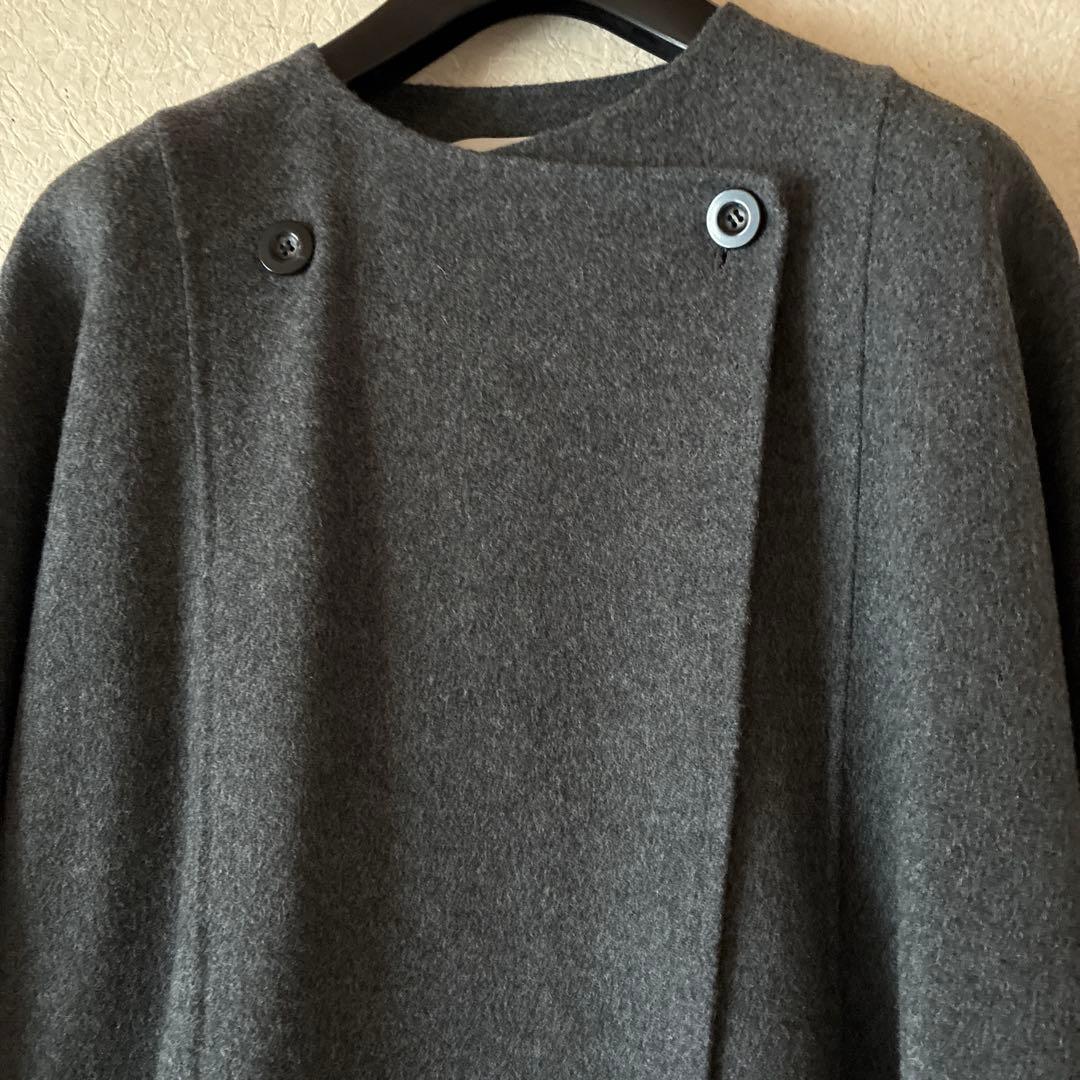 CLOCHEグレー ケープコート ボタン付き