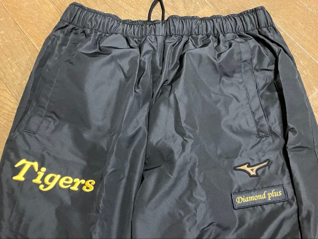 阪神タイガース　ウインドブレーカー　パンツ　アンダーシャツ　セット　ファンクラブ