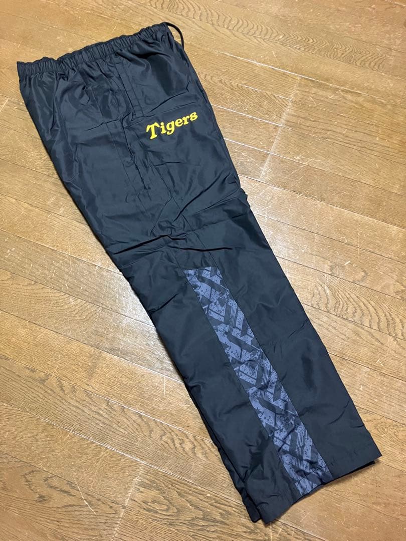 阪神タイガース　ウインドブレーカー　パンツ　アンダーシャツ　セット　ファンクラブ