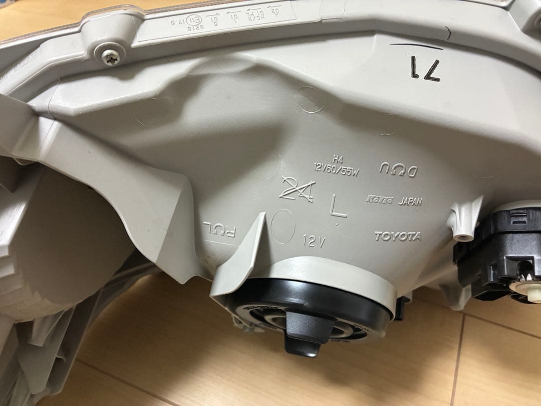 新品　未使用　200系　ハイエース　ヘッドライト 8型