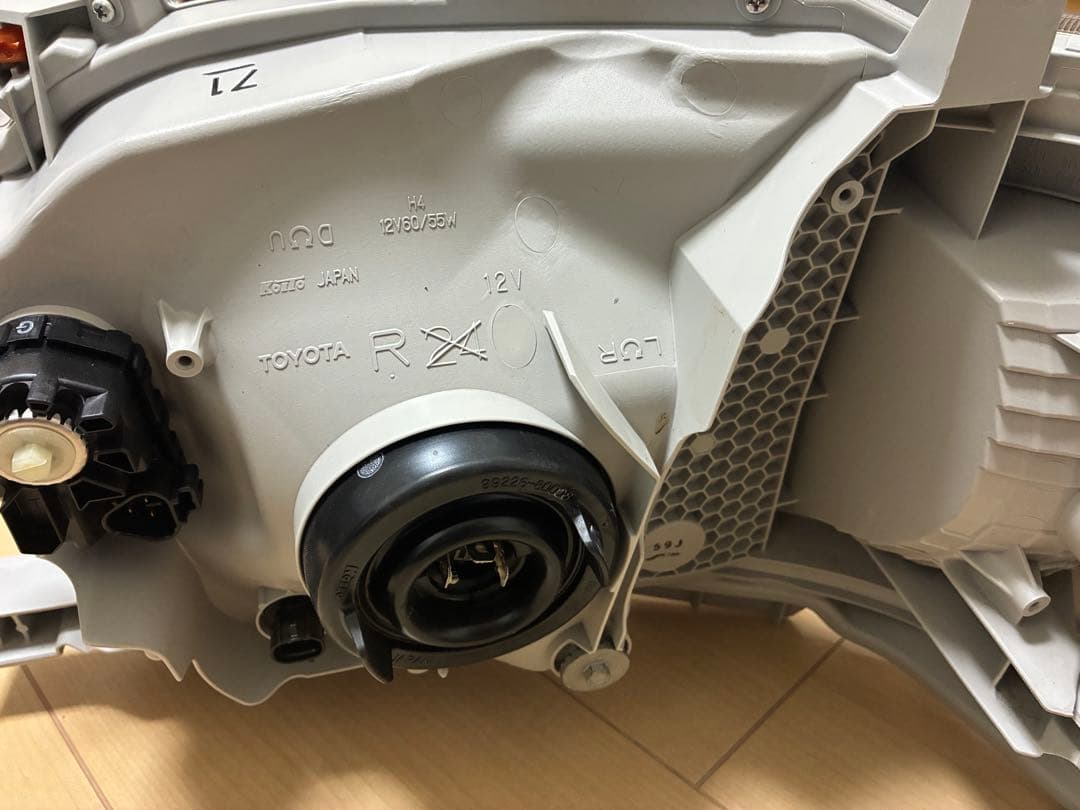 新品　未使用　200系　ハイエース　ヘッドライト 8型