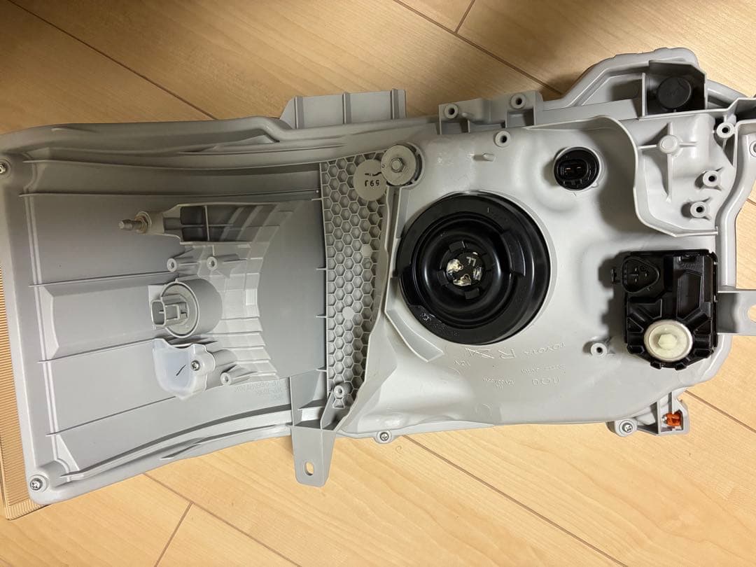新品　未使用　200系　ハイエース　ヘッドライト 8型