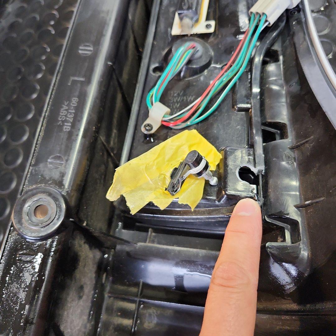 日産セレナ　C26 VALENTI LEDクリアテール