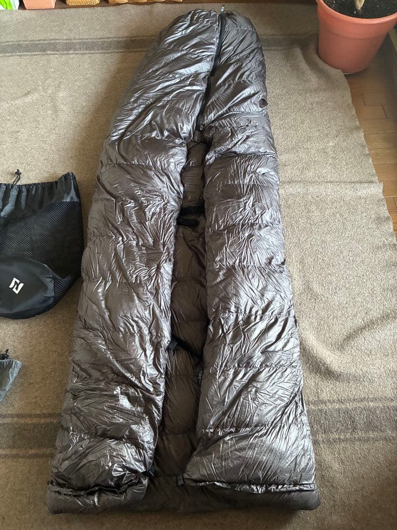 CUMULUS キュムラス　QUILT350 ポーランドグース850PF