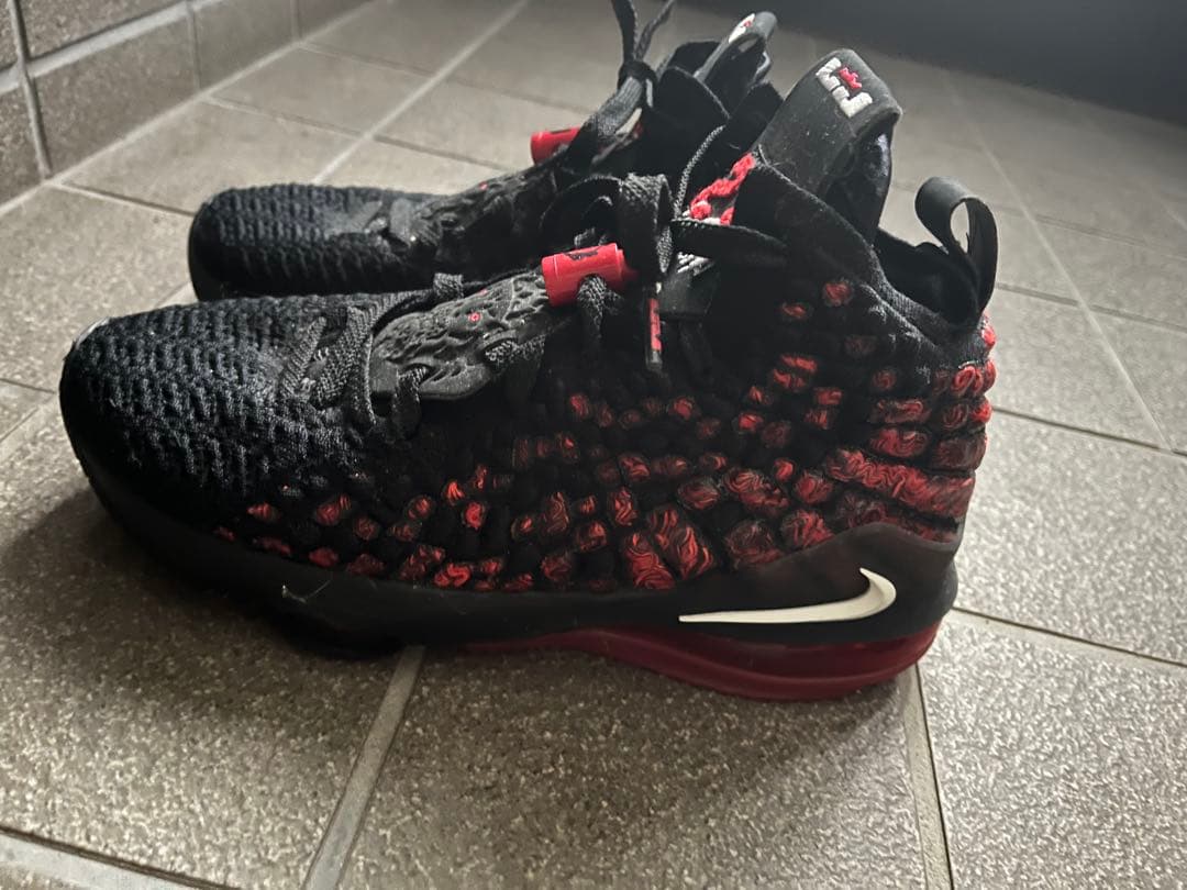 ナイキ LeBron 17 ブラック/レッド　23センチ