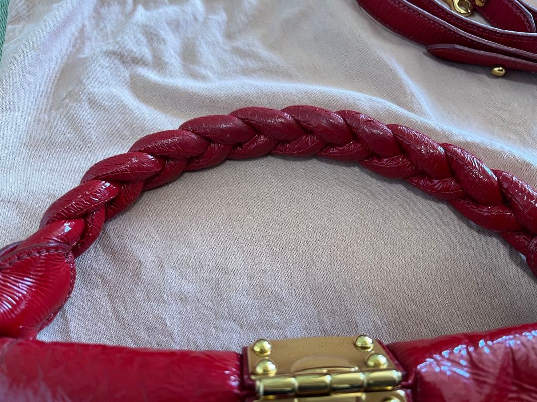 MIU MIU ミュウミュウ マテラッセ エナメル 赤