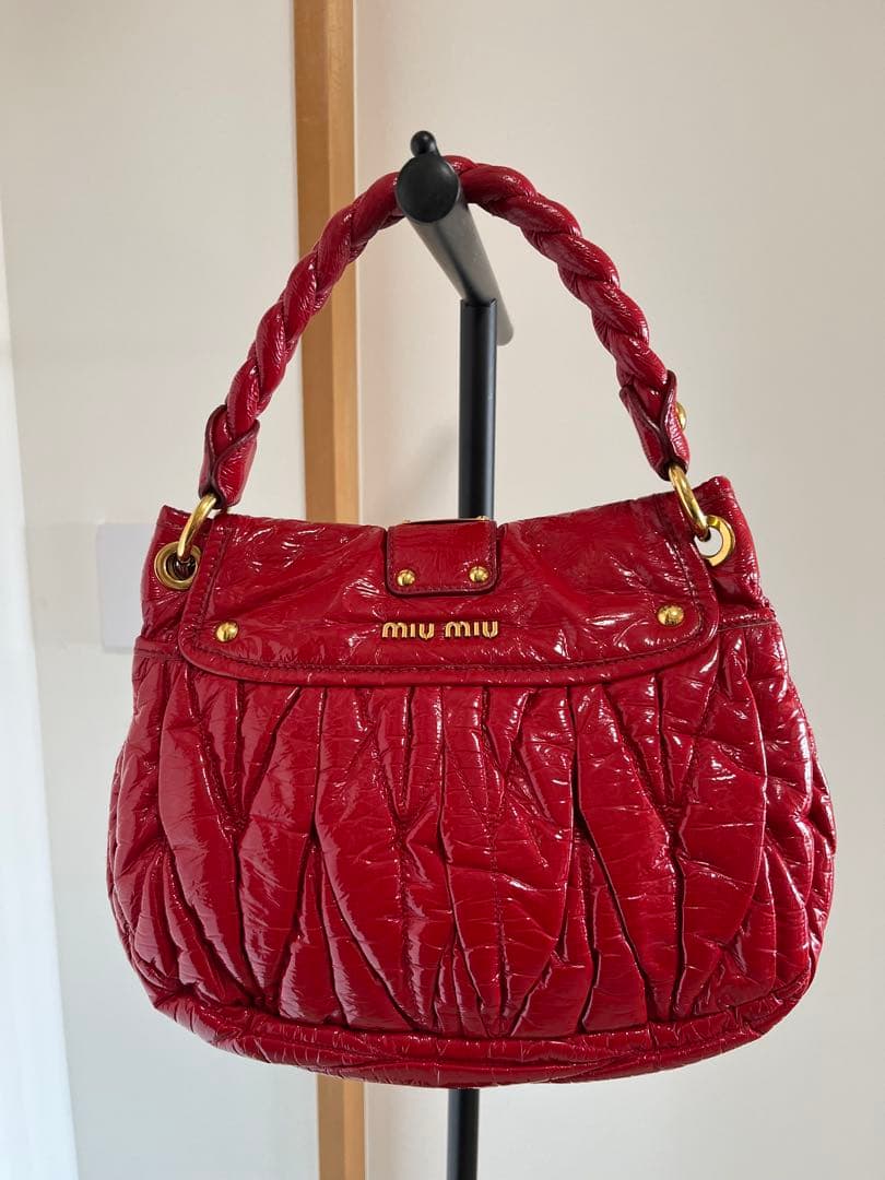 MIU MIU ミュウミュウ マテラッセ エナメル 赤