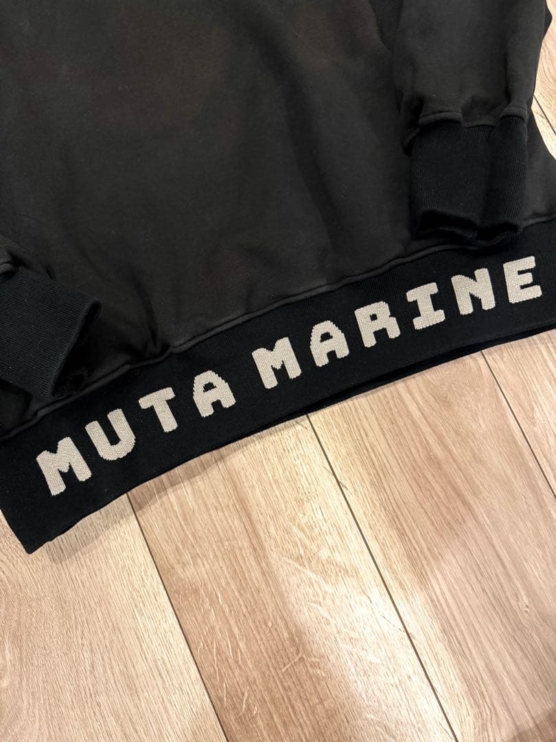 muta MARINE ヘムリブ グラデーションロゴ プルパーカー