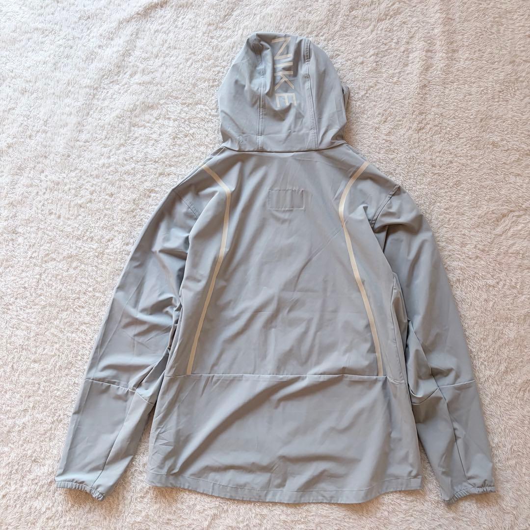 NIKE フード付きライトグレーウィンドブレーカー　XL