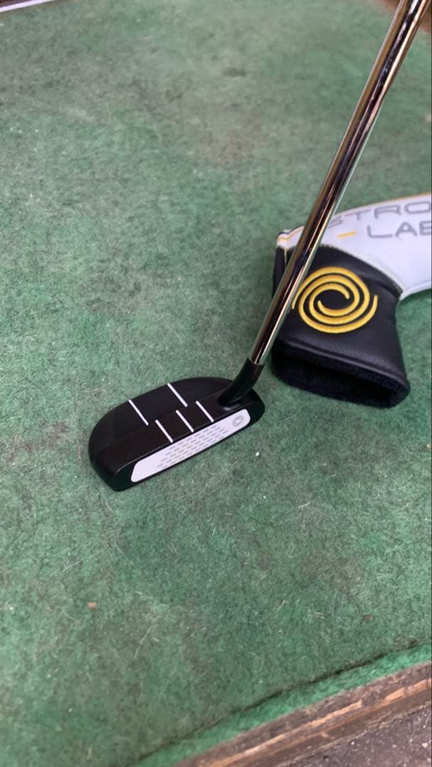 ODYSSEY STROKE LAB ロッシーパターヘッドカバー付き