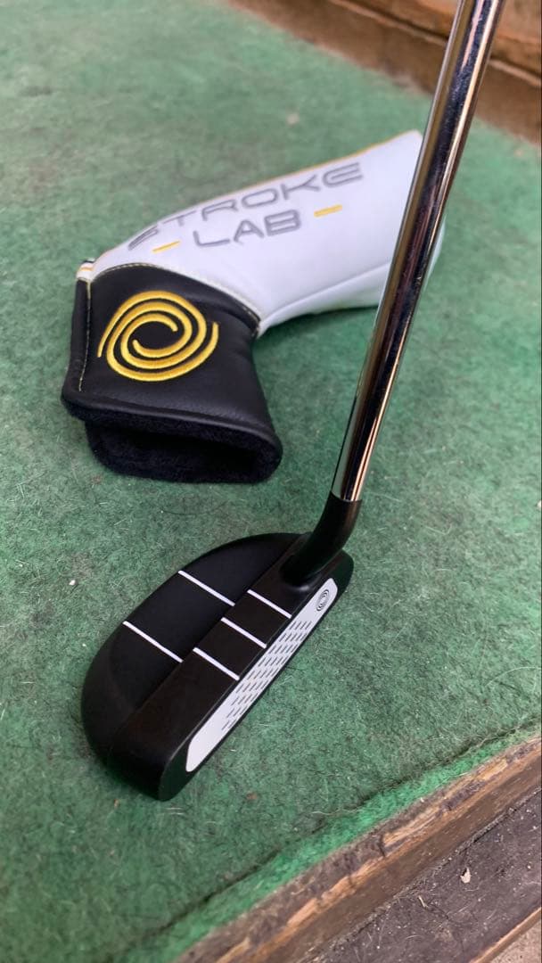ODYSSEY STROKE LAB ロッシーパターヘッドカバー付き