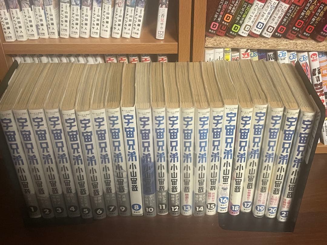 宇宙兄弟全冊初版 1〜42巻まで　ハガキ多数付属