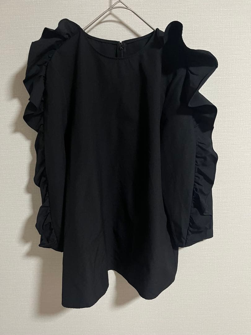 【期間限定値下げ】LOHENブラック フリル付き長袖ブラウス