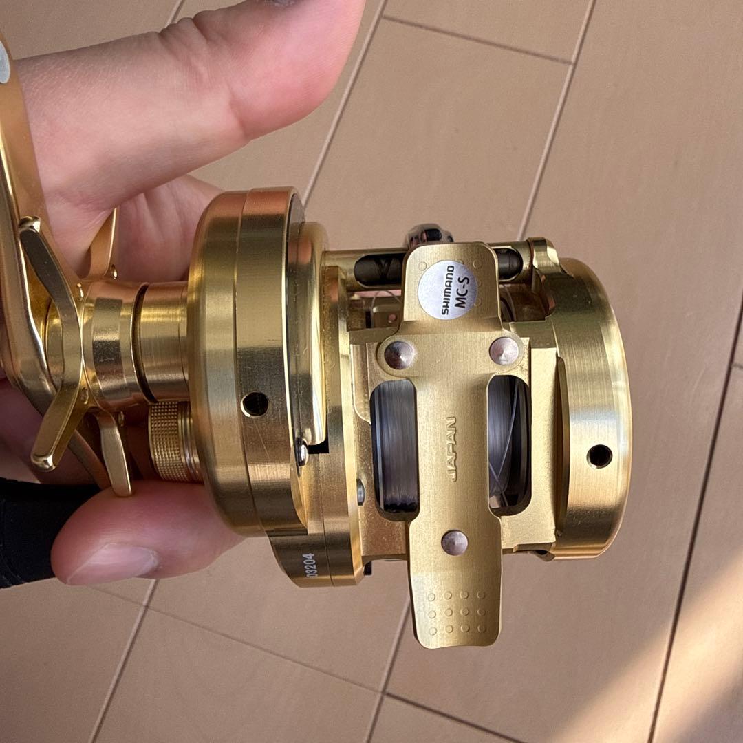 SHIMANO カルカッタコンクエスト200 ベイトリール ゴールド