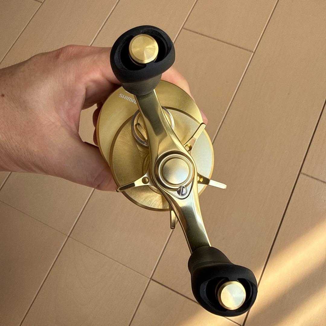 SHIMANO カルカッタコンクエスト200 ベイトリール ゴールド