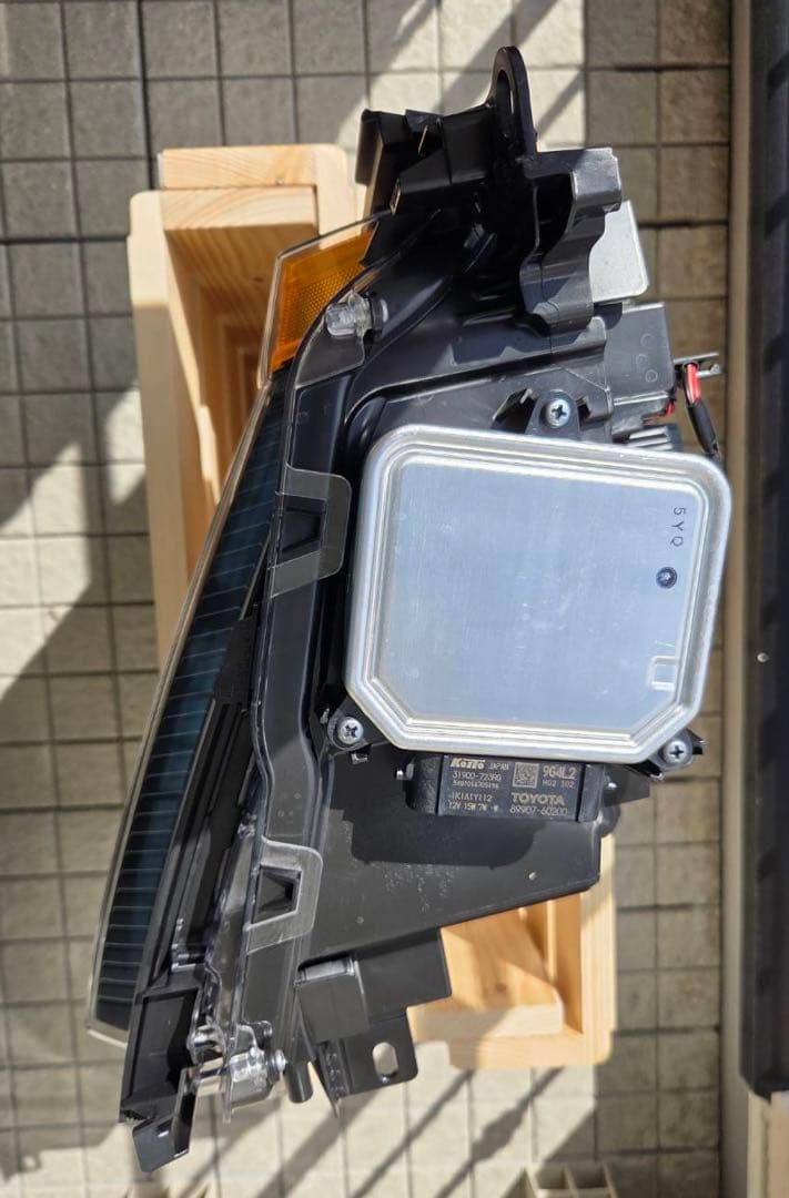 新車外し ランドクルーザー250 VX 純正 角目ヘッドライト LED左右セット