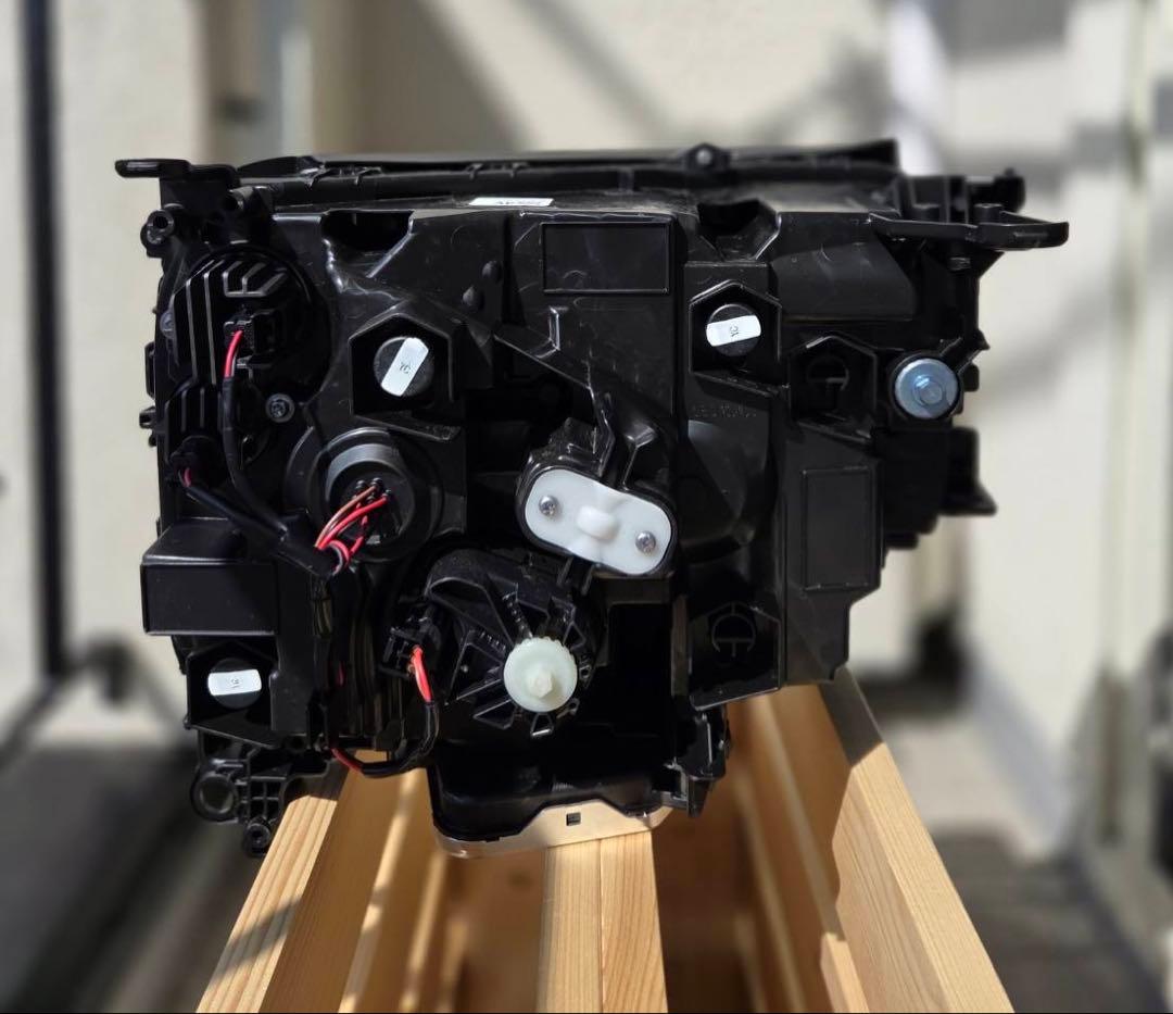 新車外し ランドクルーザー250 VX 純正 角目ヘッドライト LED左右セット