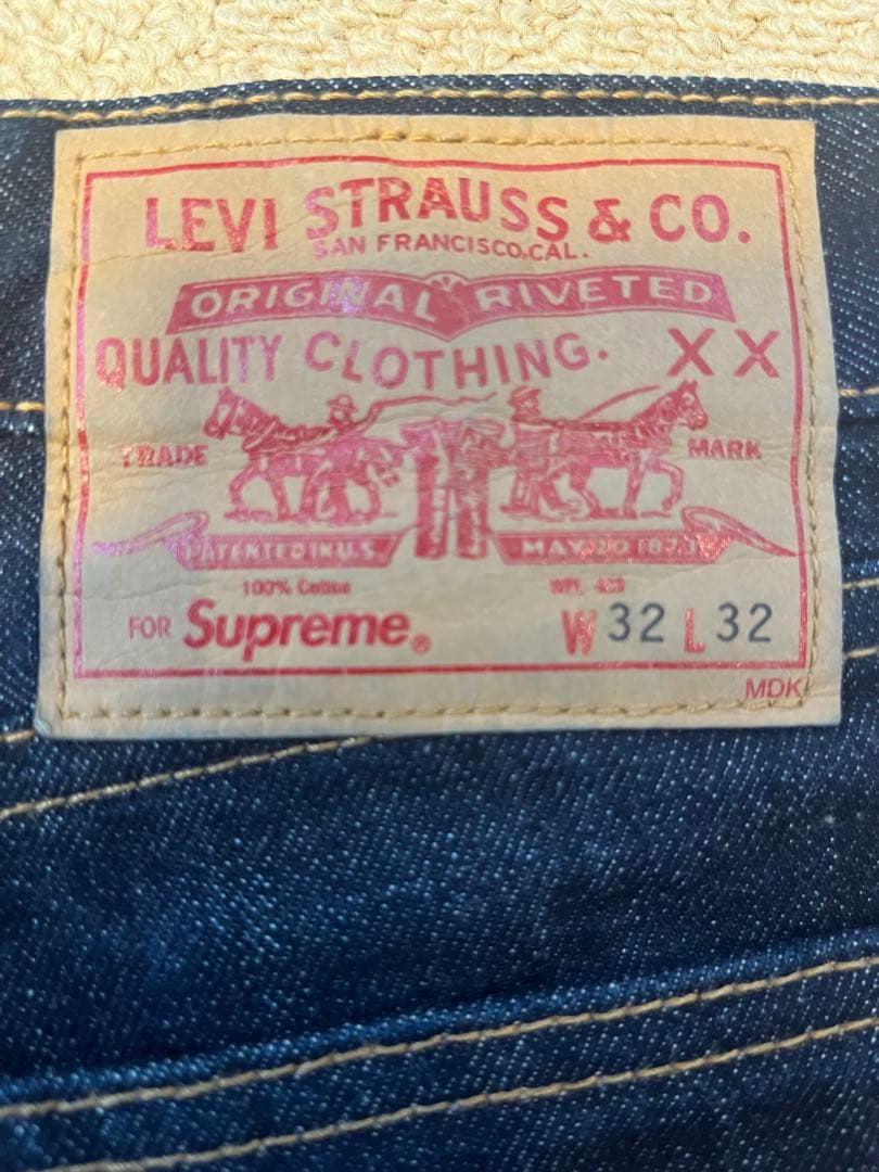 Levi's ✖️SUPREME コラボダークブルー ストレートデニム