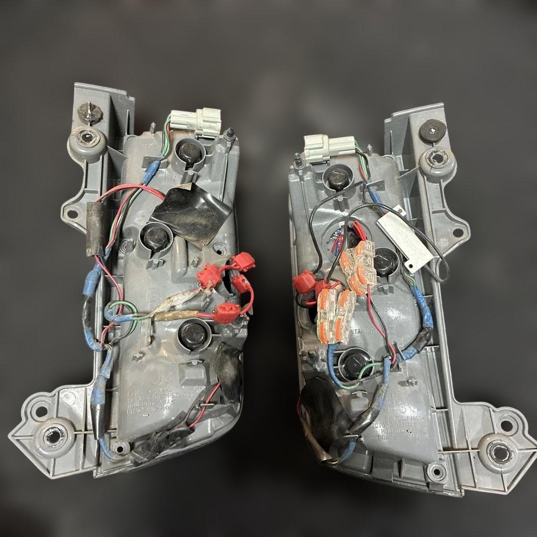 E52エルグランド テールレンズ