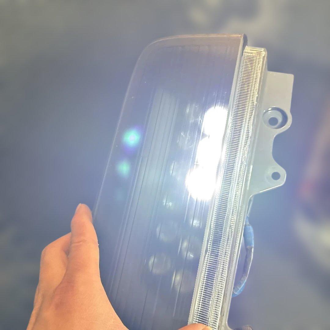 E52エルグランド テールレンズ