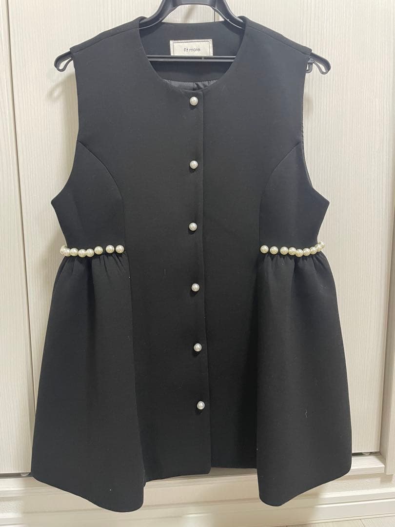 Fitmore フィットモア パールぺプラムジレ ブラック