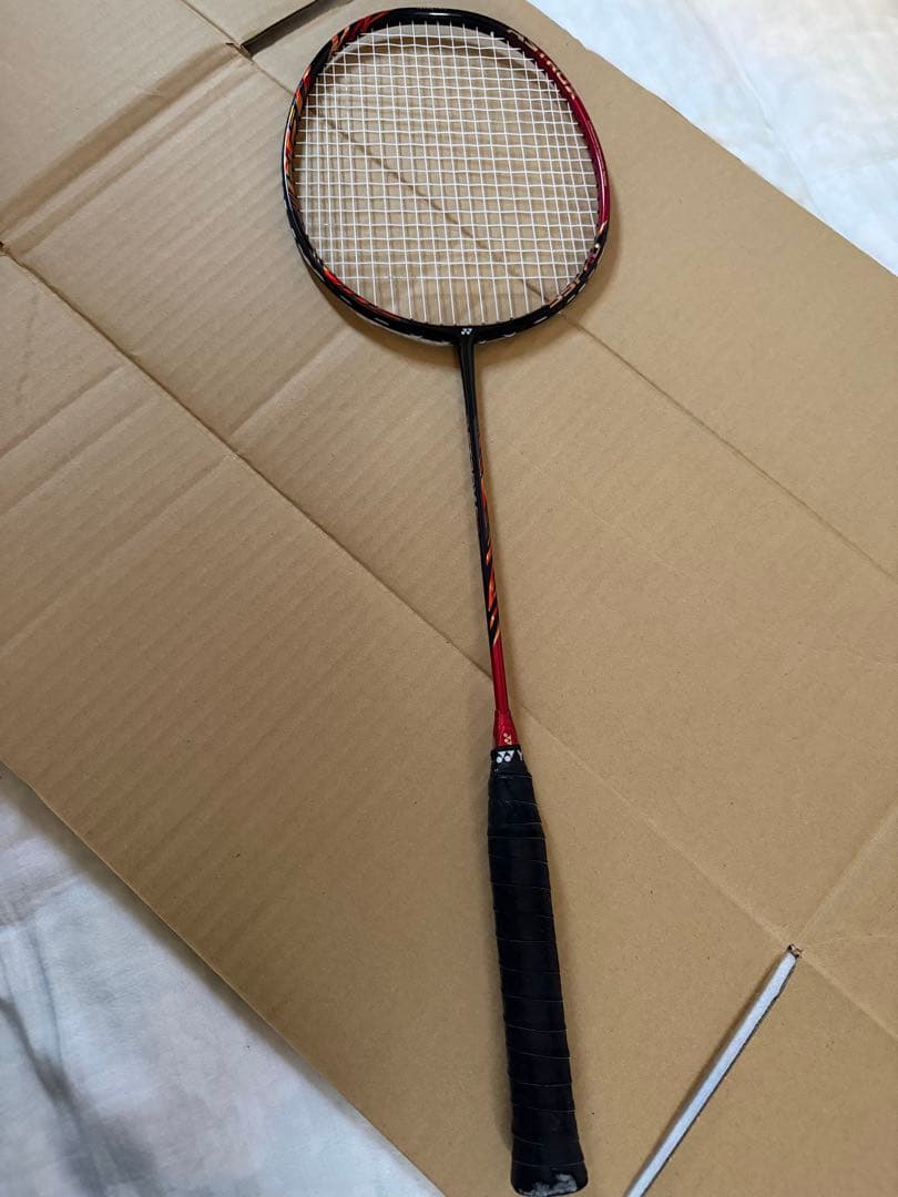 バドミントンラケット YONEX アストロクス99Pro 4UG5