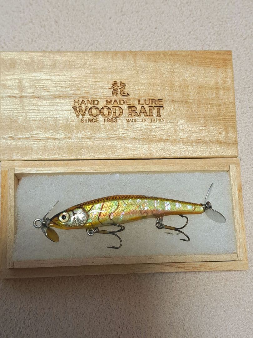 ハンドメイドミノー　ウッドベイトWOOD BAIT