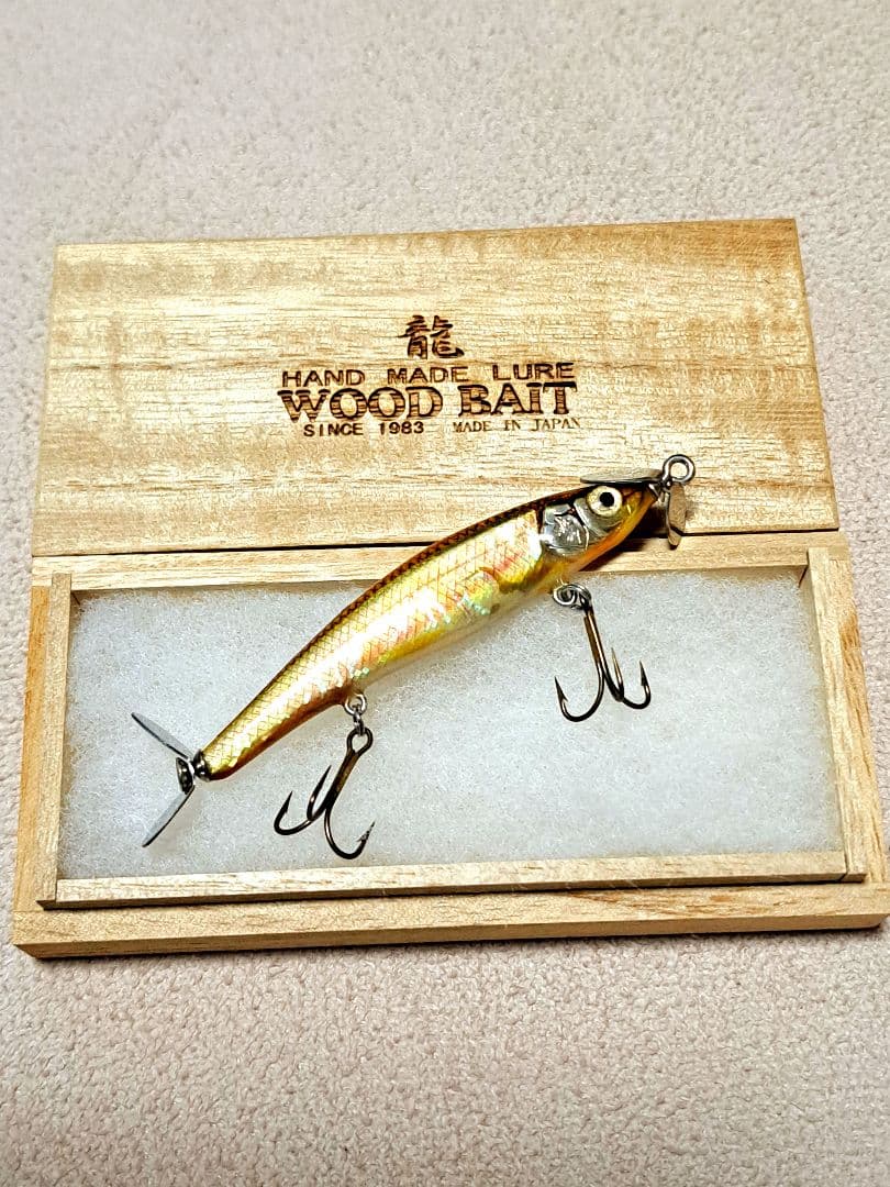 ハンドメイドミノー　ウッドベイトWOOD BAIT