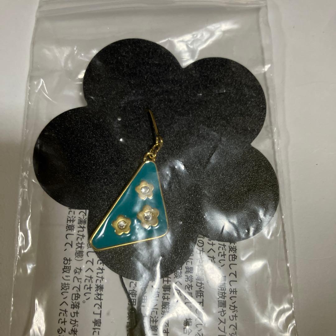 専用　マリークワント　アイシャドウピアスセット