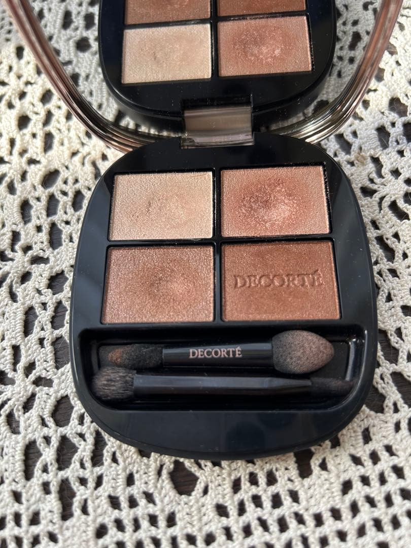 コスメデコルテ　スキンシャドウデザイニングパレット　01 Rosy Brown