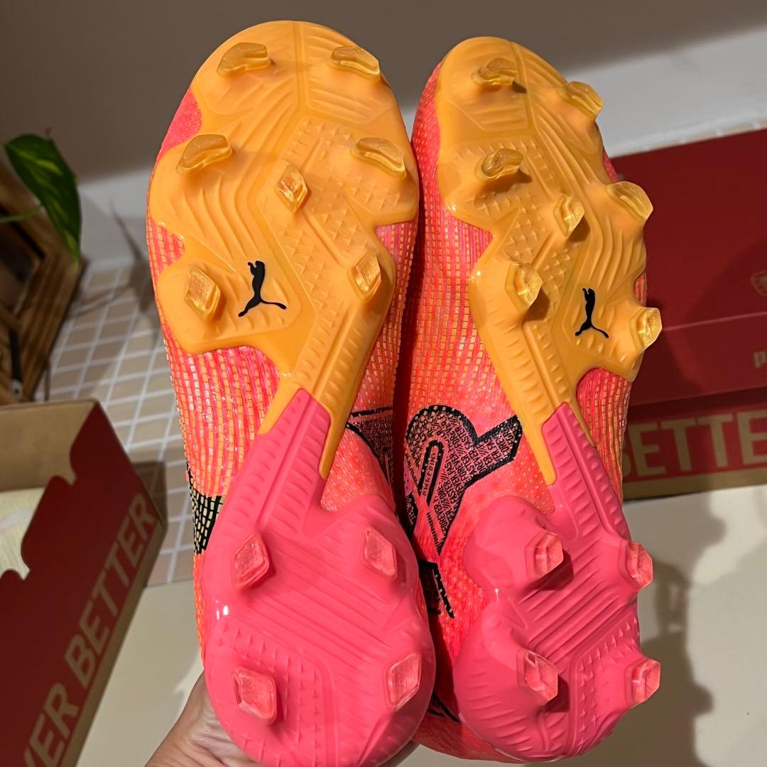 PUMAサッカースパイク24cmフューチャー 7 アルティメット FG/AG