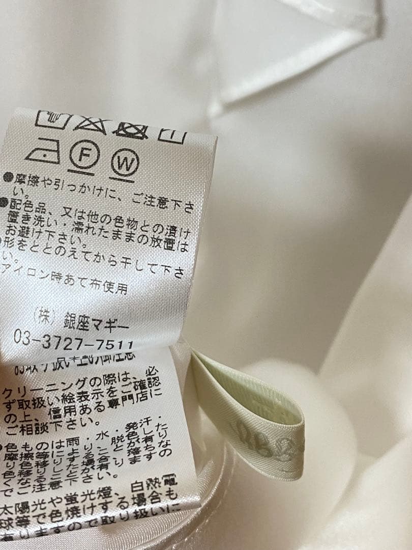【未使用品】銀座マギー　フリル付きホワイト長袖ブラウス