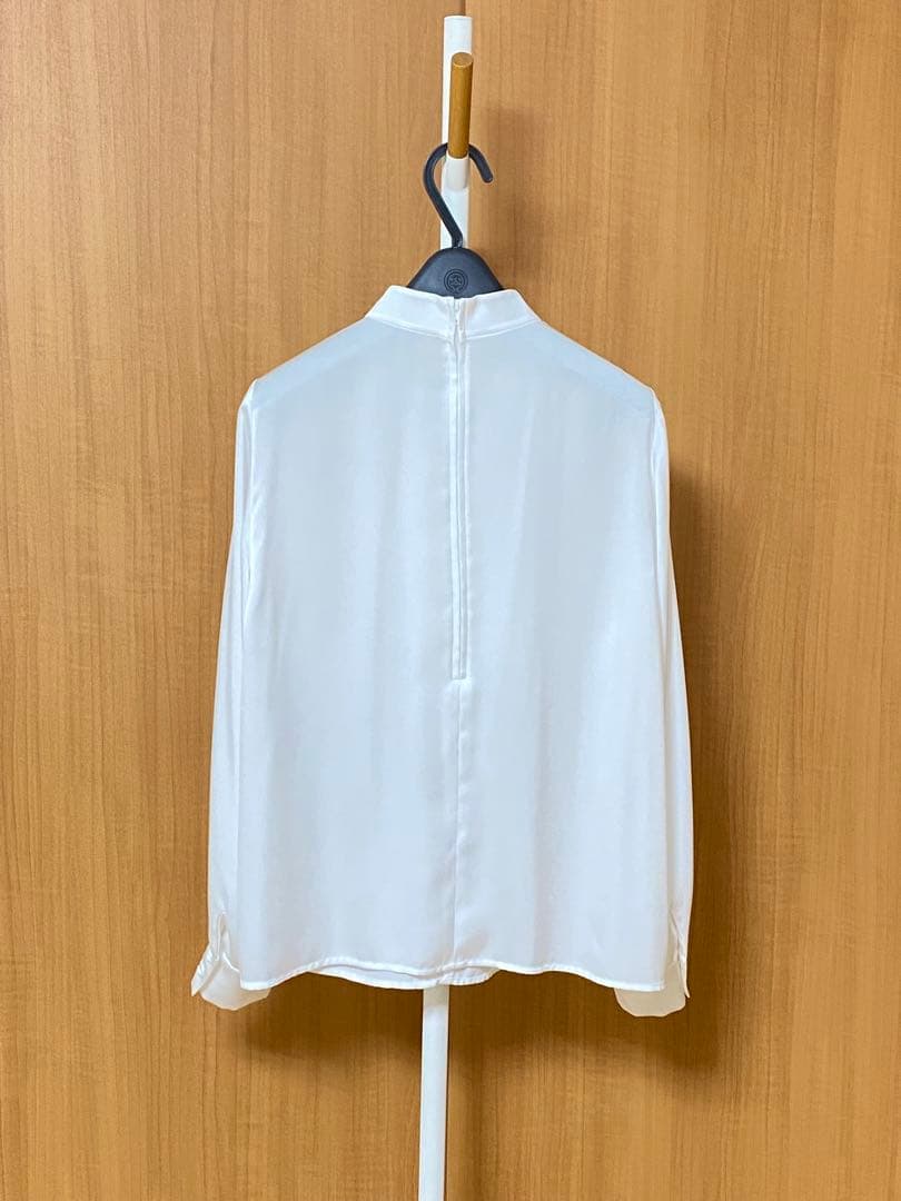 【未使用品】銀座マギー　フリル付きホワイト長袖ブラウス
