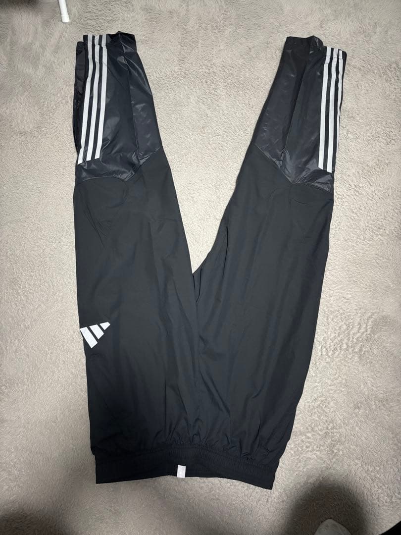 adidas ロングパンツ　Ｌ