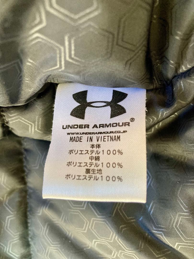 連休値下　アンダーアーマー ベンチコート SMサイズ 美品