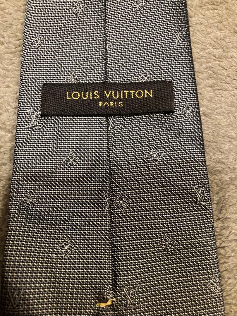LOUIS VUITTON ルイヴィトン　グレー ドッ　ネクタイ