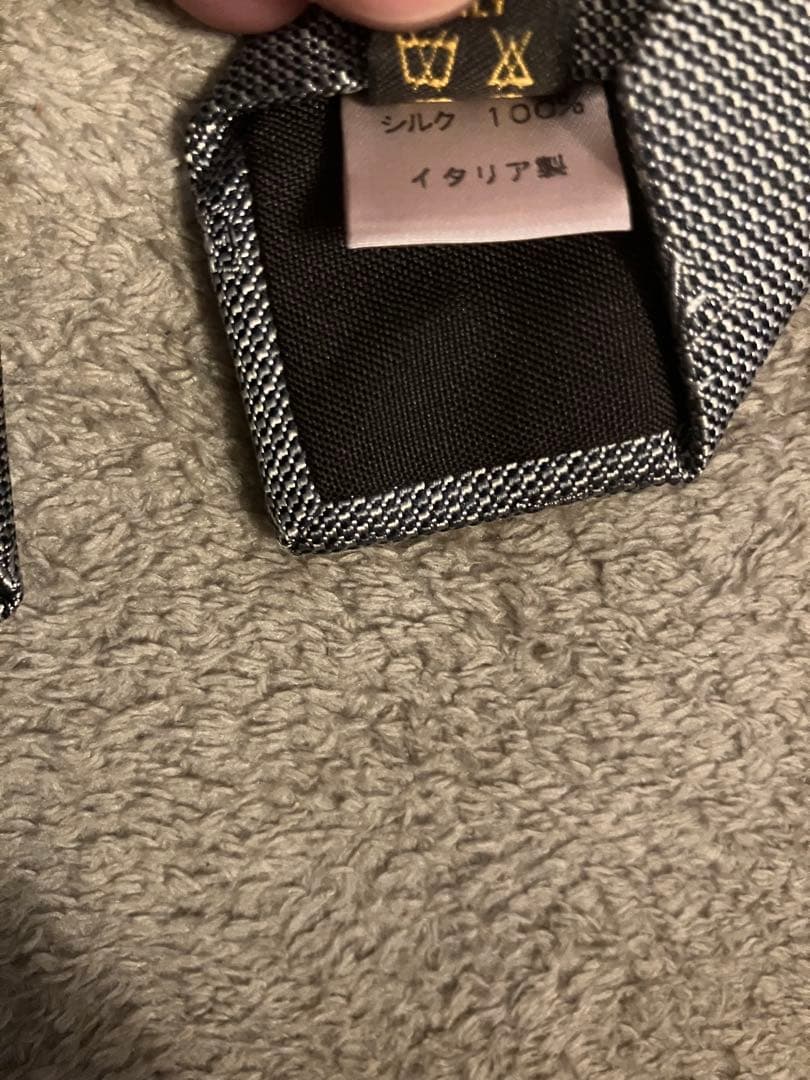 LOUIS VUITTON ルイヴィトン　グレー ドッ　ネクタイ