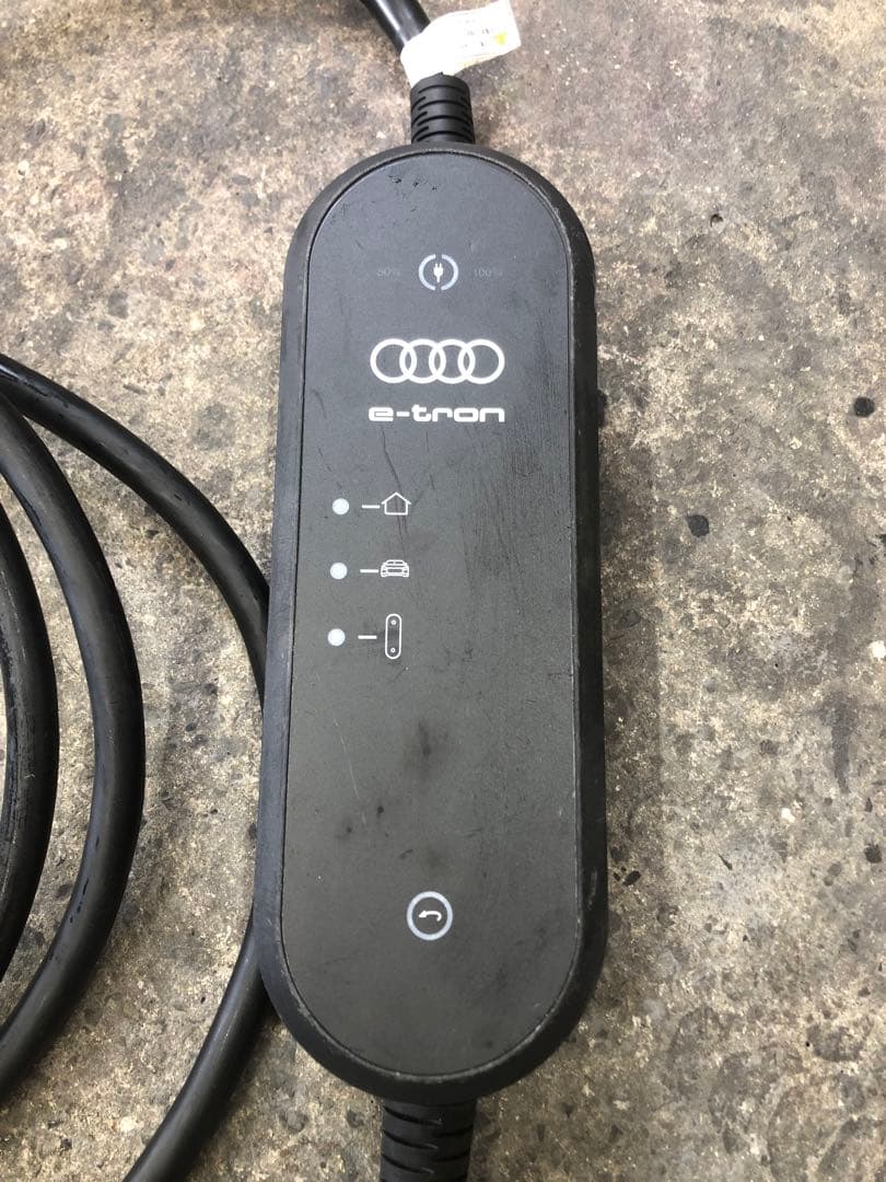 アウディ　Audi e-tronSB 充電ケーブル（9.6kw）