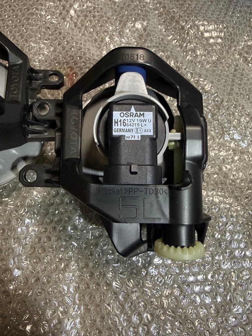 TOYOTA フォグランプ H16 12V 19W 新品