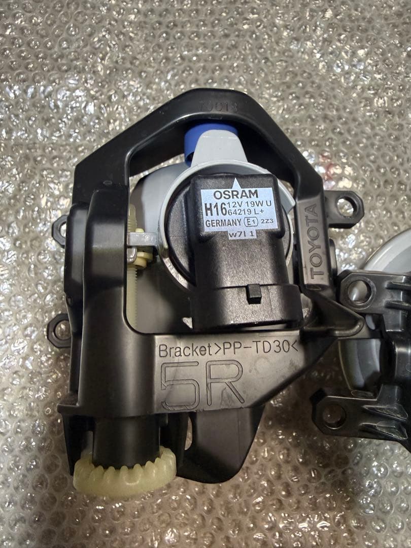 TOYOTA フォグランプ H16 12V 19W 新品
