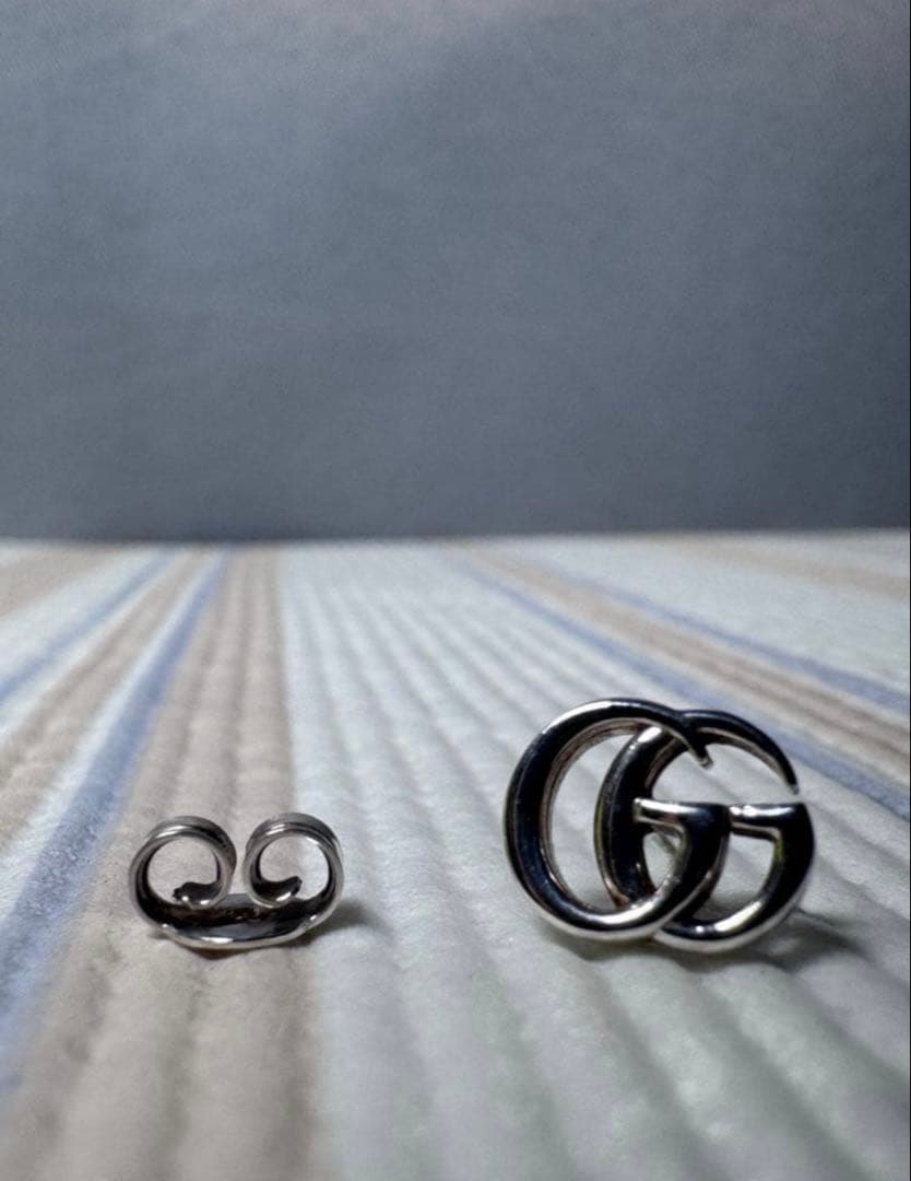 よ*ん様 GUCCI シルバー GGロゴピアス